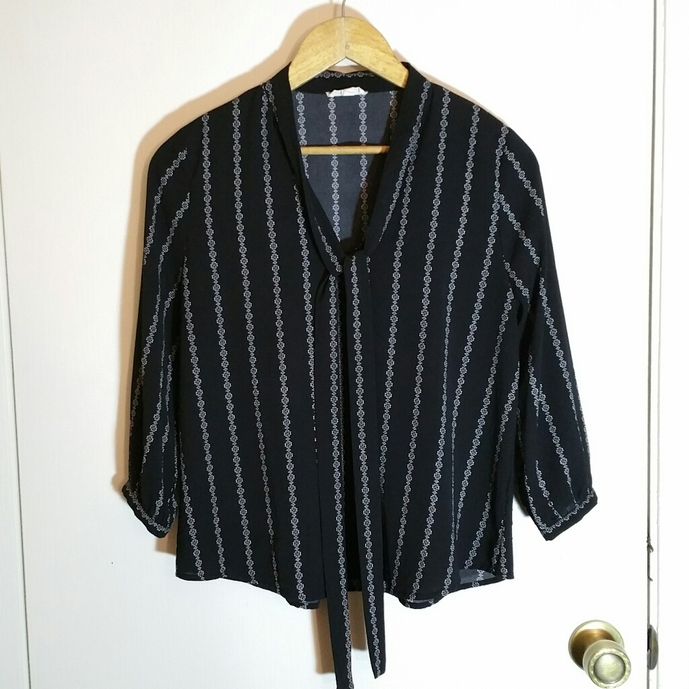 Mine black & white stripe tie v-neck 3/4 blouse